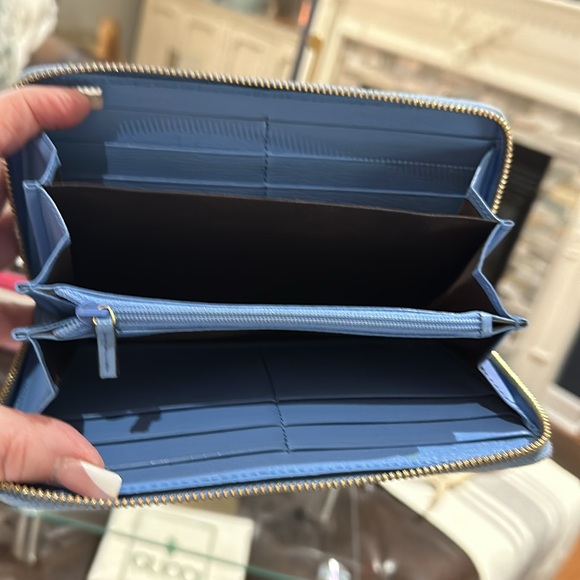 Authentic Gucci Silvie Floral Zip Around Long Wallet w/Sherry Line Buckle Detail - Picture 8 of 15